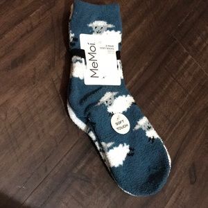 Fuzzy socks 2 pairs brand new